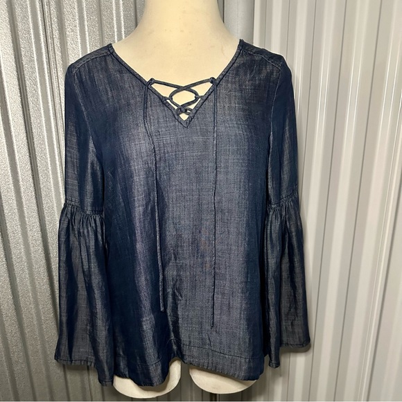 Sanctuary Chambray Tensel Bell Sleeve Top size M - Picture 2 of 5